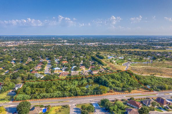648 W County Line Rd, New Braunfels, TX 78130